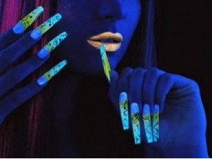 Что такое флуоресцентный лак для ногтей и как им пользоваться?