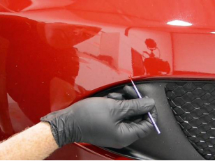 Краска-карандаш для авто: чем она лучше автосервиса и как пользоваться?