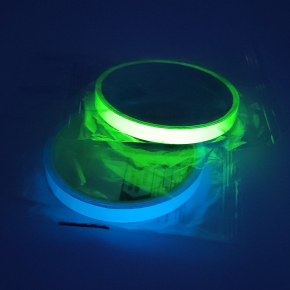 Самоклеюча люмінесцентна стрічка (фосфорна) 1 см *3 м блакитне світіння 1 шт. - изображение 4 - интернет-магазин tricolor.com.ua
