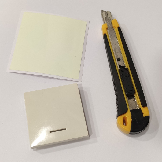 Набір люмінесцентних наклейок Tricolor для підсвічування вимикачів 10*10 см, 25 шт. - изображение 5 - интернет-магазин tricolor.com.ua