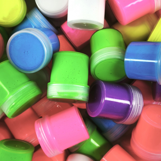 Набір флуоресцентних фарб Tricolor для тканини 25 г. * 3 шт. - изображение 6 - интернет-магазин tricolor.com.ua