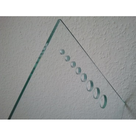 Сверление отверстий диаметром 5,6,8,10,12мм стекла 4 мм