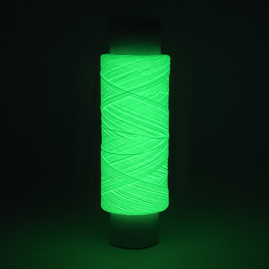 Люмінесцентна нитка Tricolor для ручної та машинної вишивки 150 D бежева 100 м. - интернет-магазин tricolor.com.ua