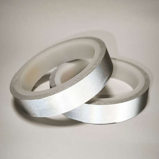 Універсальна самоклеюча світловідбивна стрічка для нічного бігу та велосипедних прогулянок Tricolor сіра 50 мм*1 м. - изображение 4 - интернет-магазин tricolor.com.ua