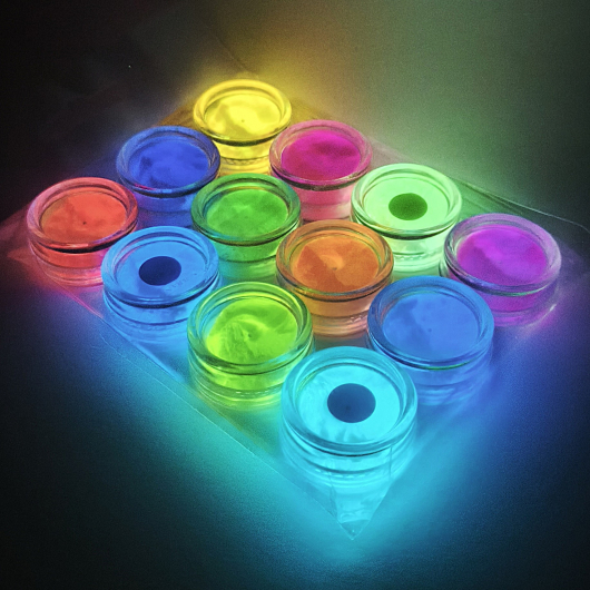 Набор люминесцентных пигментов (люминофор) Tricolor Glow Box для маникюра 12 шт * 5 г (1 набор) - изображение 5 - интернет-магазин tricolor.com.ua