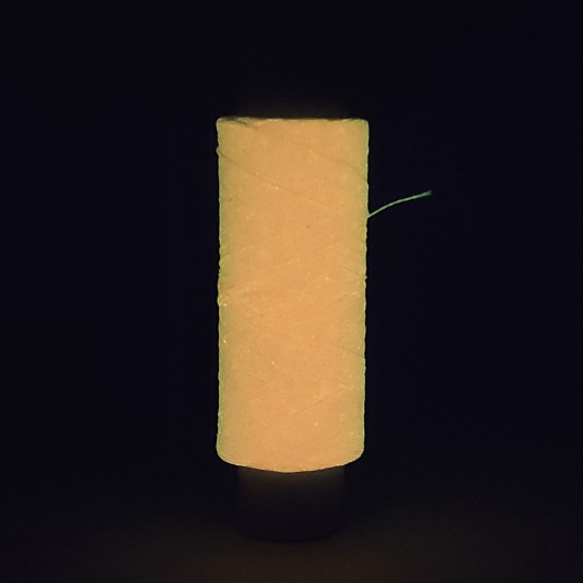 Люмінесцентна нитка Tricolor для ручної та машинної вишивки 150 D червона fl 100 м. - интернет-магазин tricolor.com.ua