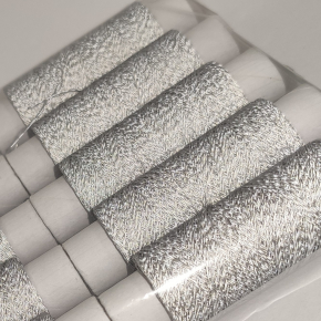 Світловідбивна нитка Tricolor для ручної та машинної вишивки 75 D/2 сіра 100 м. 1 шт. - изображение 7 - интернет-магазин tricolor.com.ua