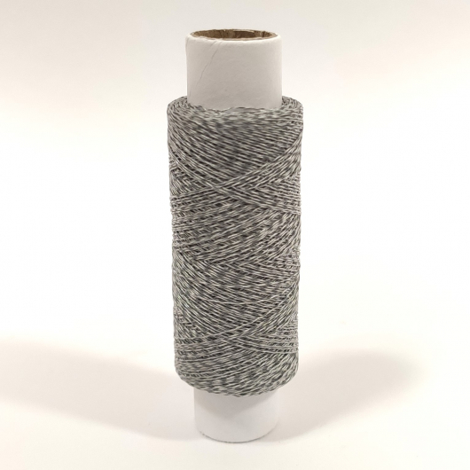 Світловідбивна нитка Tricolor для ручної та машинної вишивки 75 D/2 сіра 100 м. 1 шт. - изображение 2 - интернет-магазин tricolor.com.ua