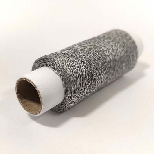 Світловідбивна нитка Tricolor для ручної та машинної вишивки 75 D/2 сіра 100 м. 1 шт. - изображение 4 - интернет-магазин tricolor.com.ua