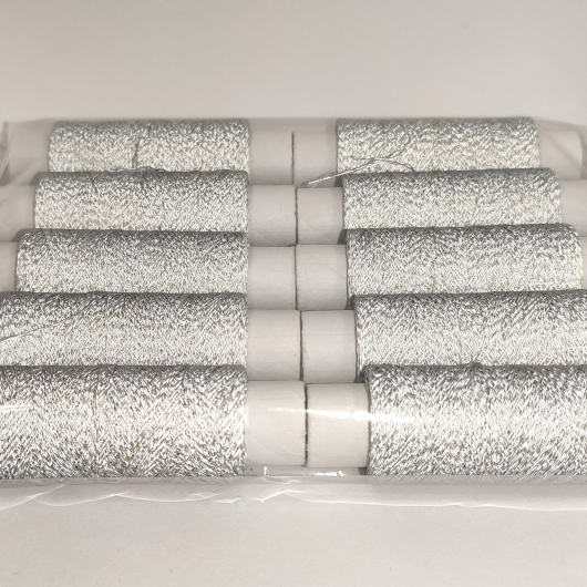 Світловідбивна нитка Tricolor для ручної та машинної вишивки 75 D/2 сіра 100 м. 1 шт. - изображение 5 - интернет-магазин tricolor.com.ua