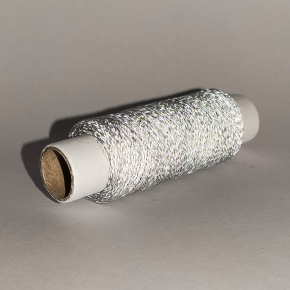 Світловідбивна нитка Tricolor для ручної та машинної вишивки 75 D/2 сіра 100 м. 5 шт. - изображение 3 - интернет-магазин tricolor.com.ua