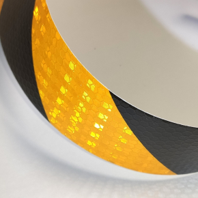 Лента светоотражающая жёлто-чёрная диагональная для маркировки транспорта (прицепов) Tricolor 50 мм/5 м. - изображение 5 - интернет-магазин tricolor.com.ua