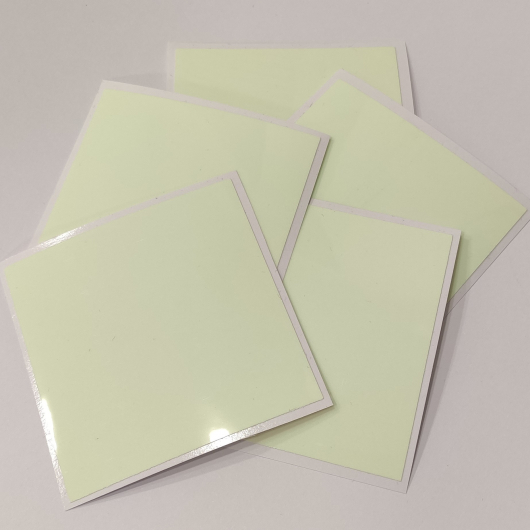 Набір люмінесцентних наклейок Tricolor для підсвічування вимикачів 10*10 см, 50 шт. - изображение 2 - интернет-магазин tricolor.com.ua