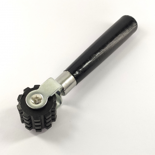 Валік прикатувальний Tricolor пластиковий ребристий для звукоізоляційних, антиковзних стрічок (чорний) 30 мм. - изображение 2 - интернет-магазин tricolor.com.ua