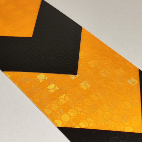 Стрічка світловідбивна Tricolor жовто-чорна стрілка для маркування транспорту (причепів) 50 мм/25 м. - изображение 6 - интернет-магазин tricolor.com.ua