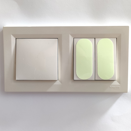 Набір люмінесцентних наклейок Tricolor для підсвічування вимикачів овал 5*2 см, (10 шт/лист) 50 шт. (500 наклейок) - изображение 5 - интернет-магазин tricolor.com.ua