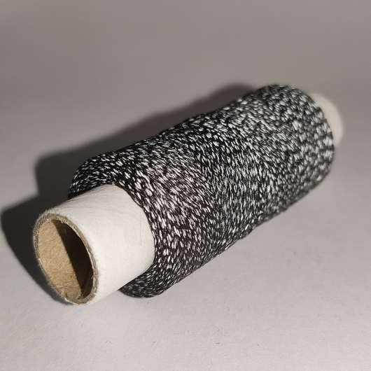 Світловідбивна нитка Tricolor для ручної та машинної вишивки 75 D/2 чорна 100 м. 5 шт. - изображение 3 - интернет-магазин tricolor.com.ua