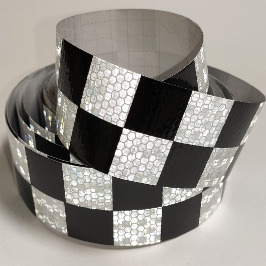 Стрічка світловідбивна Tricolor Квадрати чорна-біла для маркування транспорту (причепів) 50 мм/1 м. - изображение 2 - интернет-магазин tricolor.com.ua