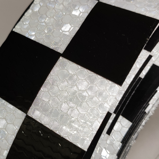 Стрічка світловідбивна Tricolor Квадрати чорна-біла для маркування транспорту (причепів) 50 мм/5 м. - изображение 5 - интернет-магазин tricolor.com.ua