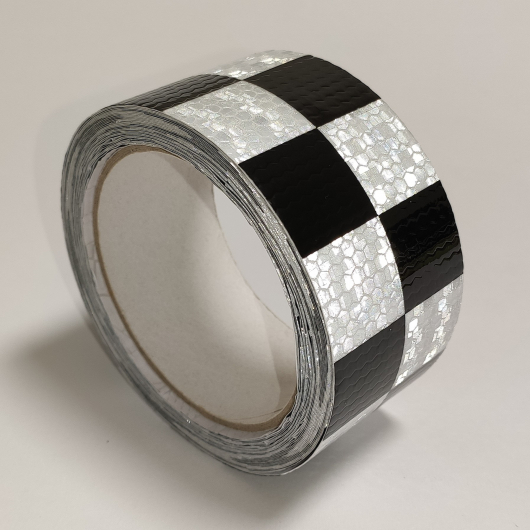 Стрічка світловідбивна Tricolor Квадрати чорна-біла для маркування транспорту (причепів) 50 мм/10 м. - интернет-магазин tricolor.com.ua