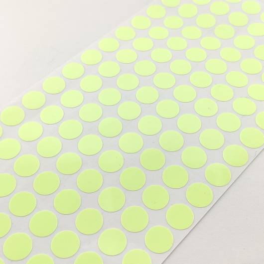 Набір люмінесцентних наклейок Tricolor Крапка діаметр 10 мм * 128 шт. (1 лист 185*95 мм) - изображение 4 - интернет-магазин tricolor.com.ua