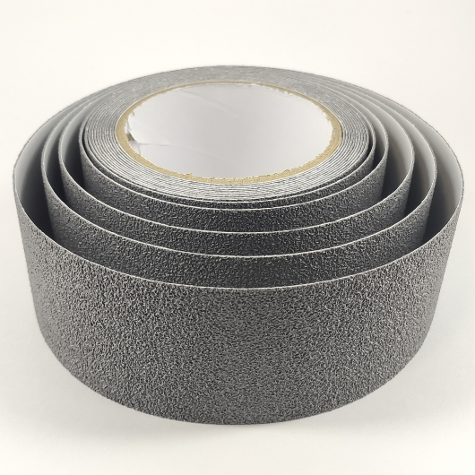 Лента антискользящая для пола ванной, душевой, бассейна Tricolor 637 серая 50 мм износоустойчивая (5 м. пог.) - изображение 2 - интернет-магазин tricolor.com.ua