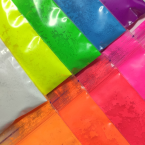 Зразки флуоресцентних (неонових) пігментів Tricolor (10 кольорів по 10 грам) - изображение 7 - интернет-магазин tricolor.com.ua